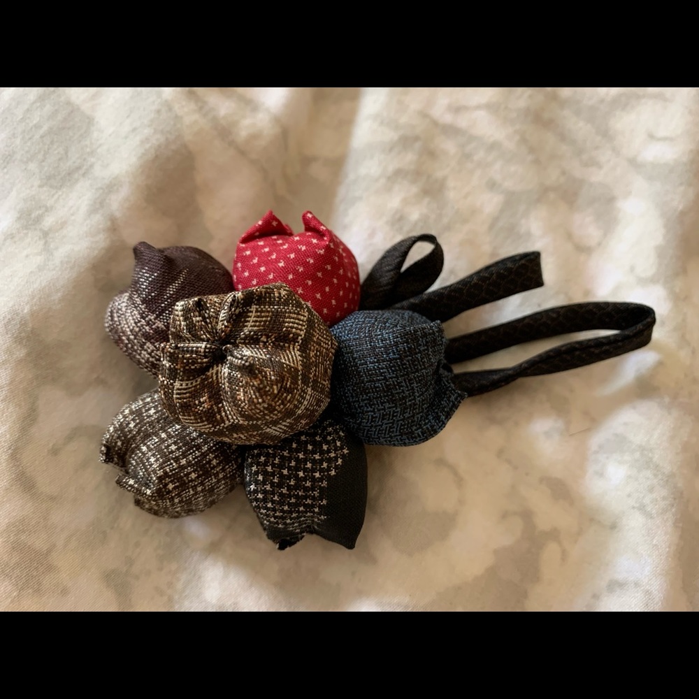 Handmade fabrics flowers brooch